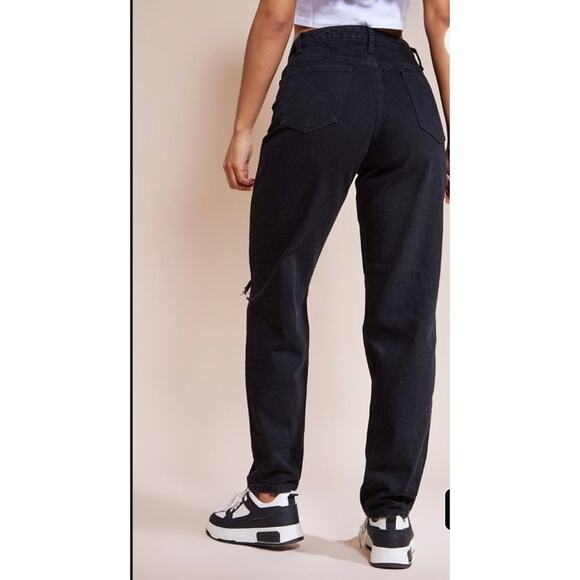 Pretty Little Thing Plus - Distressed Mom Jeans In Washed Black - Picture 7 of 7